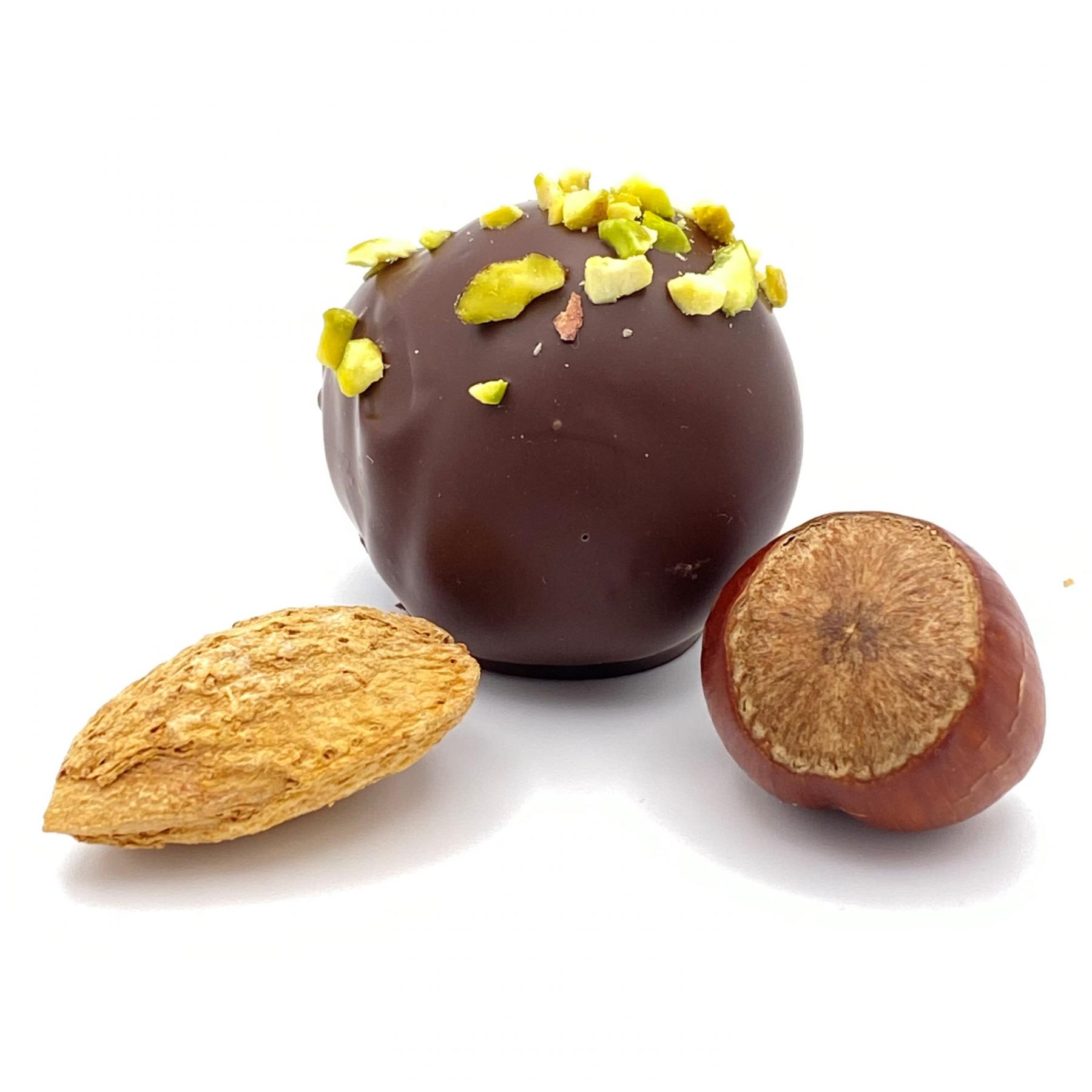 4 gro&szlig;e handgefertigte Mozartkugeln mit zartschmelzender Belgischer Vollmilchschokolade umh&uuml;llt