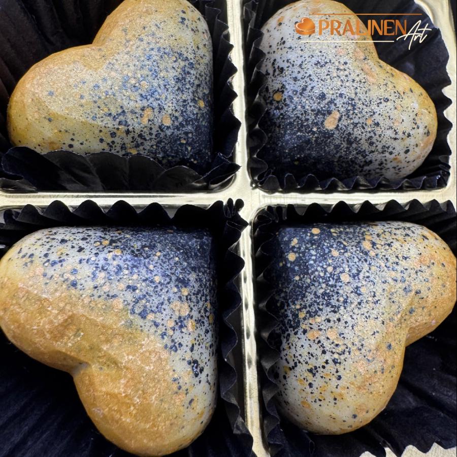 Pralinenart Black Hugo Pralinen mit Holunderblüte und schwarzer Johannisbeere