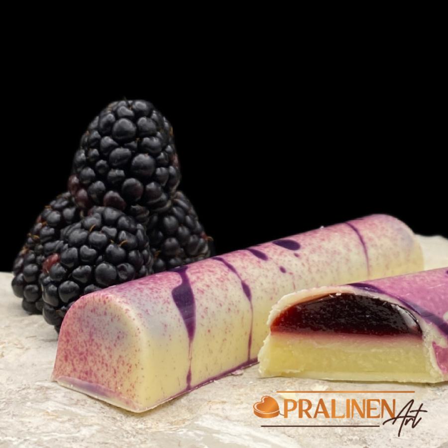 Brombeere auf Cheesecake - Schokoriegel | handgemacht | Belgische wei&szlig;e Schokolade farbig verziert