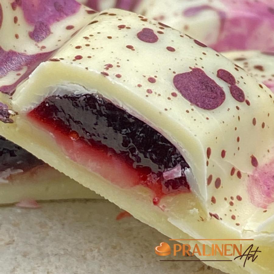Brombeere auf Cheesecake - Schokoladentafel | Belgische wei&szlig;e Schokolade farbig verziert PralinenArt