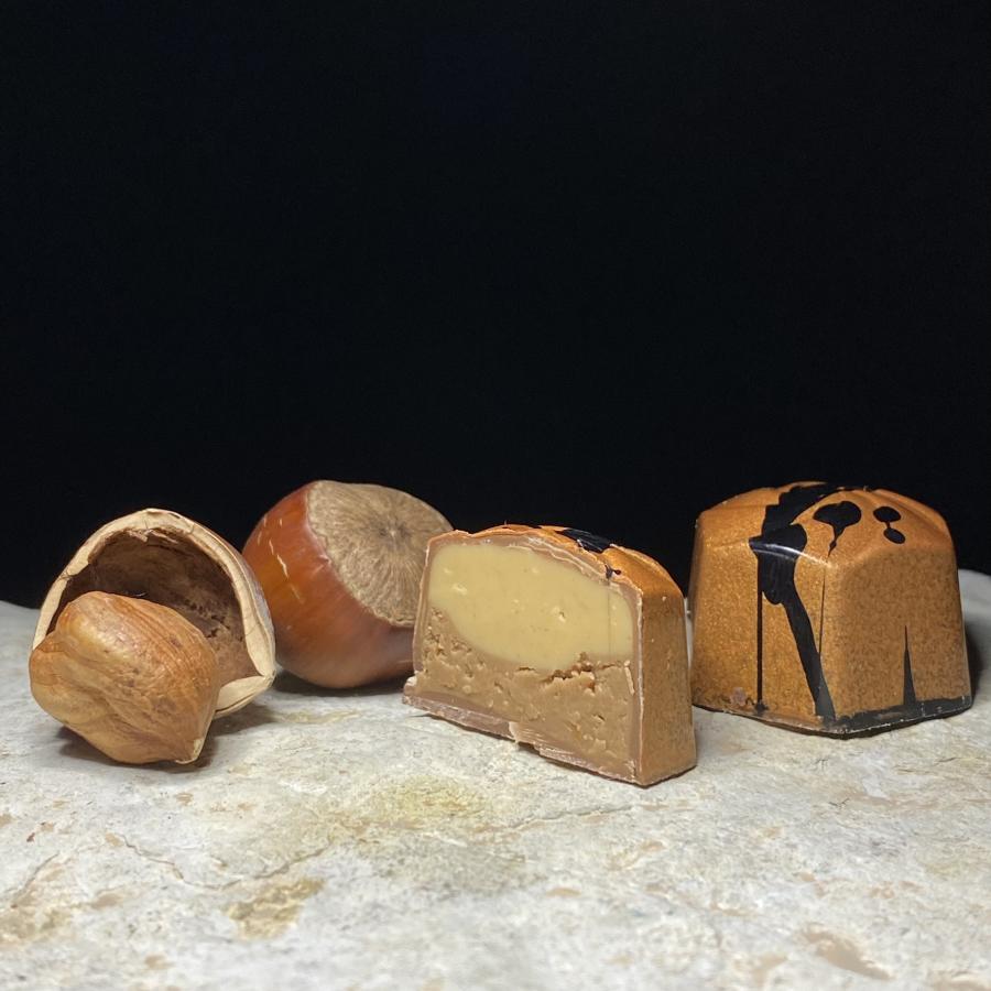 Pralinen aus Belgischer Vollmilchschokolade gefüllt mit Schichtnougat aus Piemonter Haselnossen