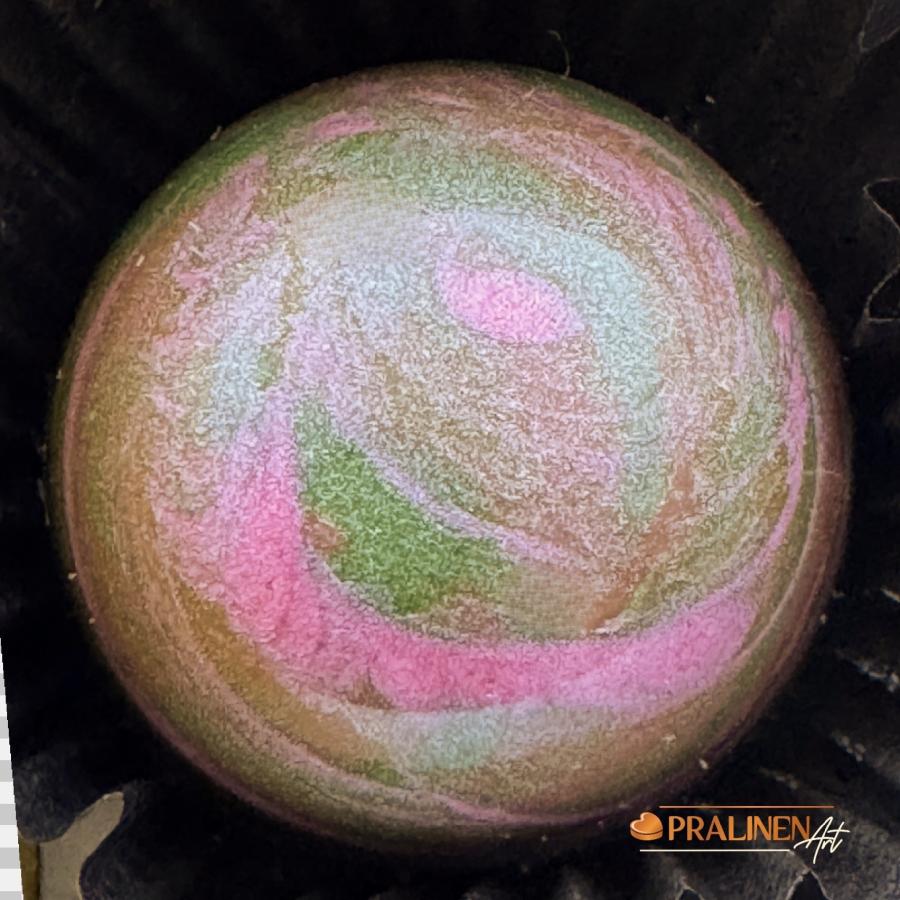 Himbeere Küsst Pistazie Praline Gold 2025 beim German Chocolate Award 