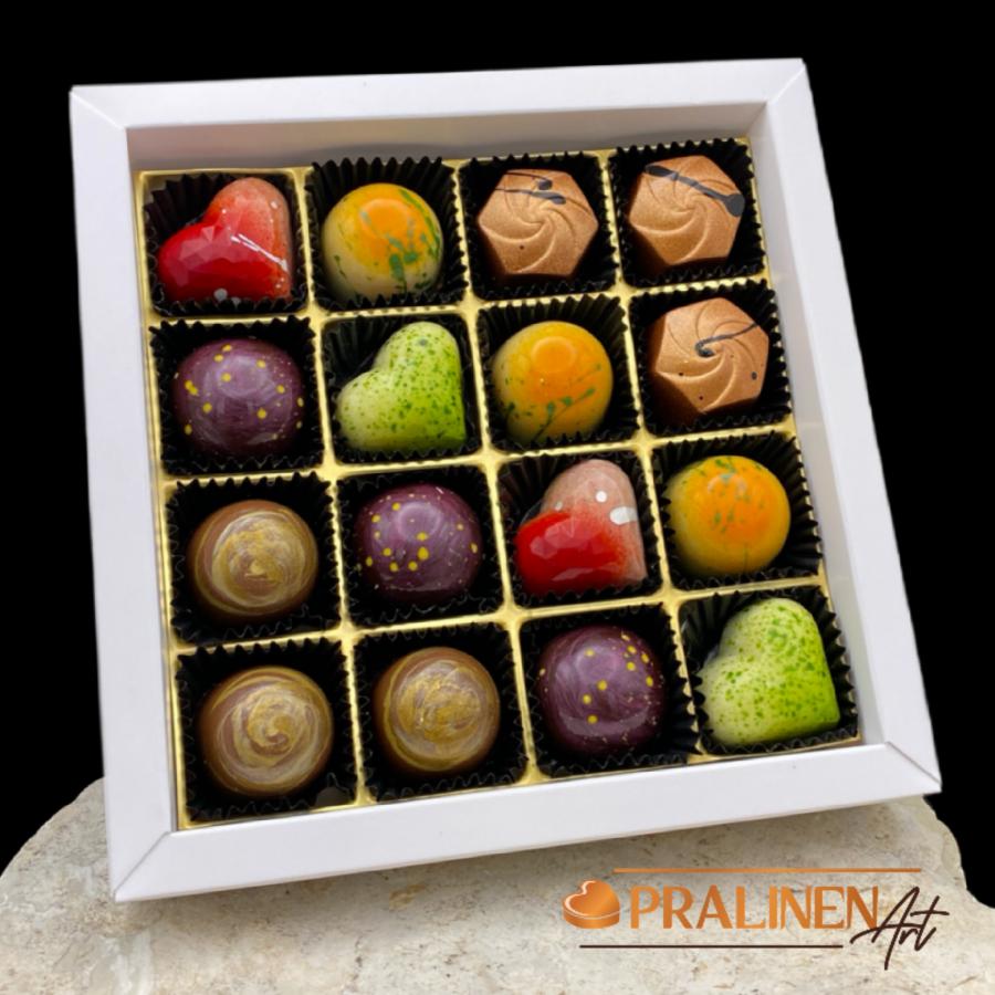 PralinenArt Geschenkbox - rote Herzverpackung 16 handgefertigte Pralinen von PralinenArt